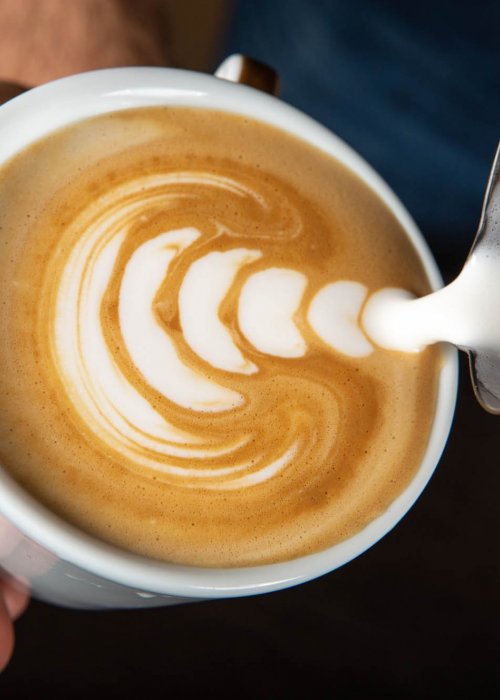 decorazioni sul caffè servito